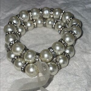 Vintage Elegant faux Pearl and Silvertone rhinestones Beaded Bracelet